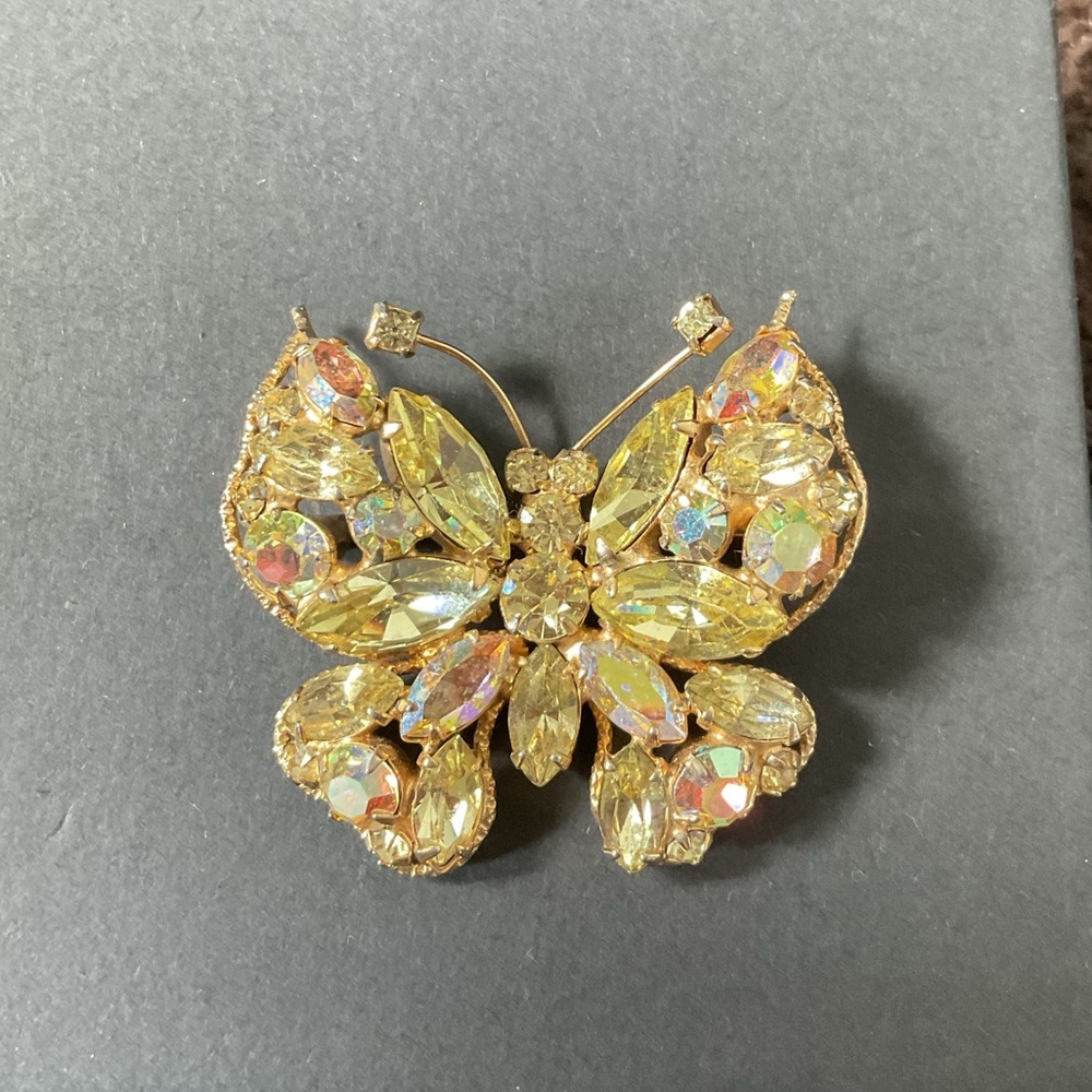 Vintage Signed Regency Butterfly Brooch - Picture 2 of 9